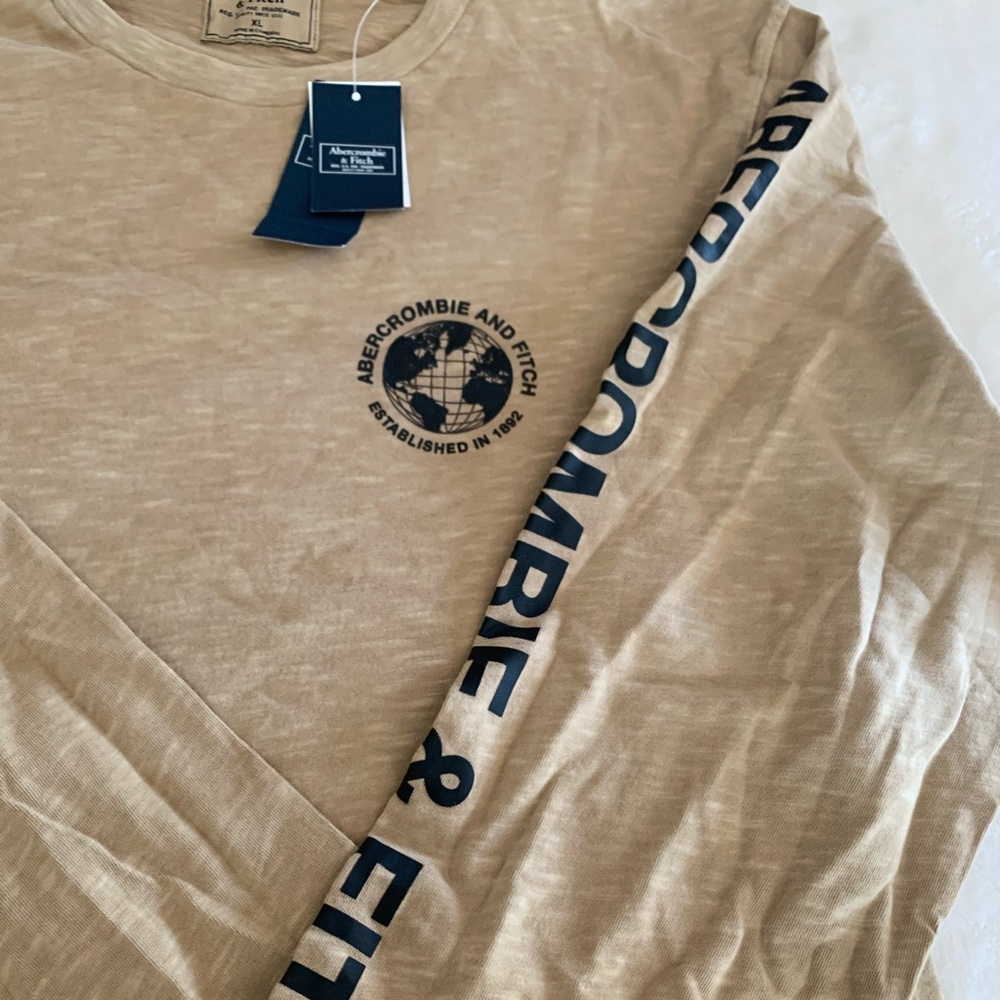Abercrombie & Fitch men’s long-sleeve t-shirt